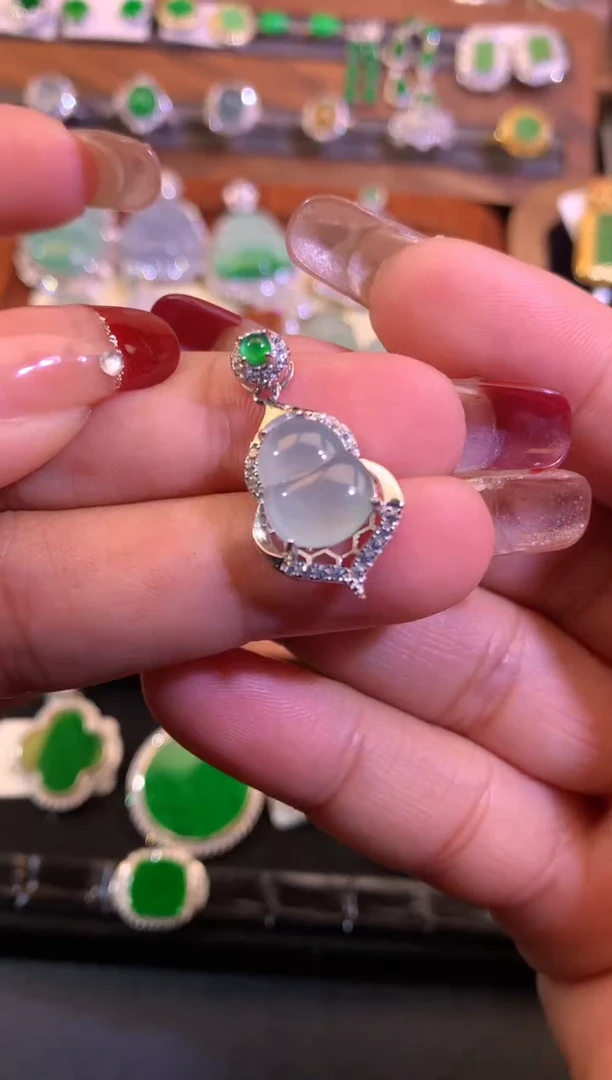 【闪购商品】翡翠颈饰未镶嵌缅甸天然A货翡翠