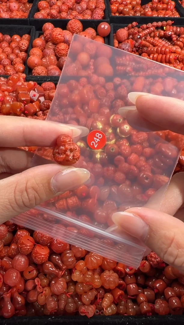 南红玛瑙未镶嵌颈饰1