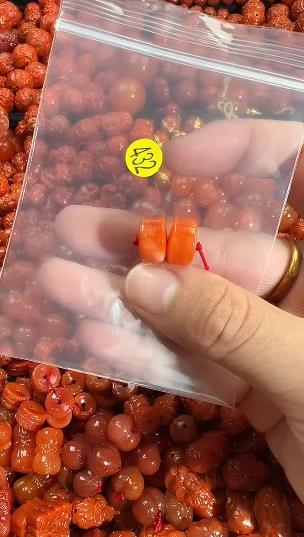 颈饰未镶嵌南红玛瑙1