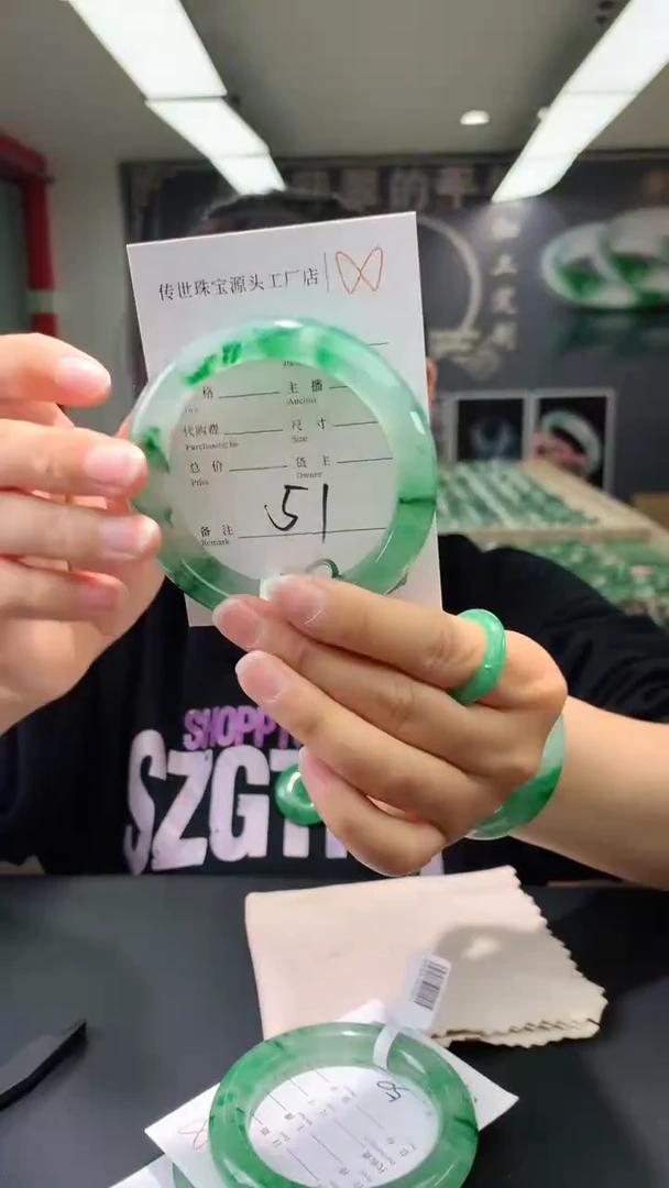 【闪购商品】石英质玉手镯未镶嵌58