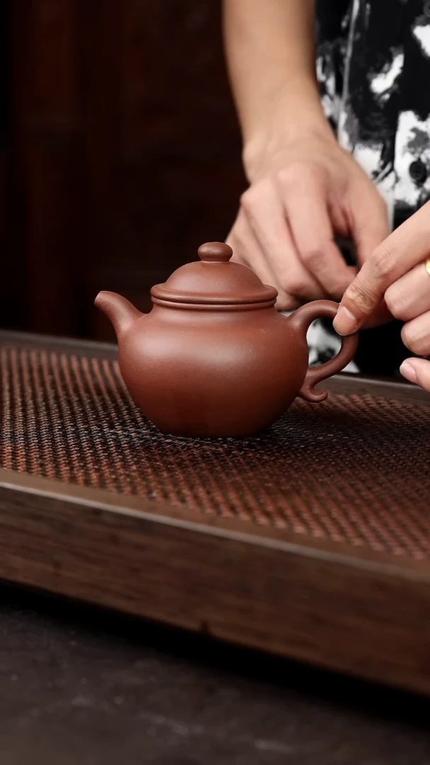 茶壶紫砂底槽清莲子
