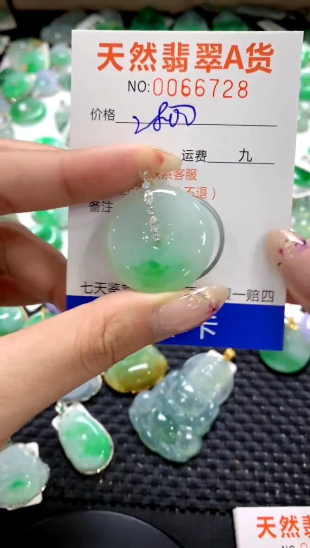翡翠18K金镶嵌颈饰1111111111111111