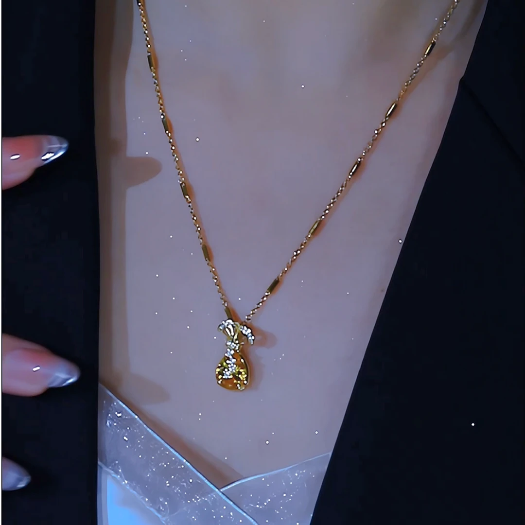 钛钢项链 秋冬新款金色钱袋子项链女气质小众百搭简约轻奢饰品