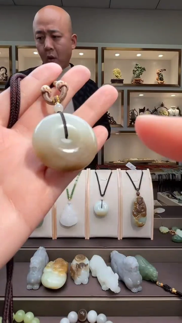 颈饰未镶嵌和田玉苏