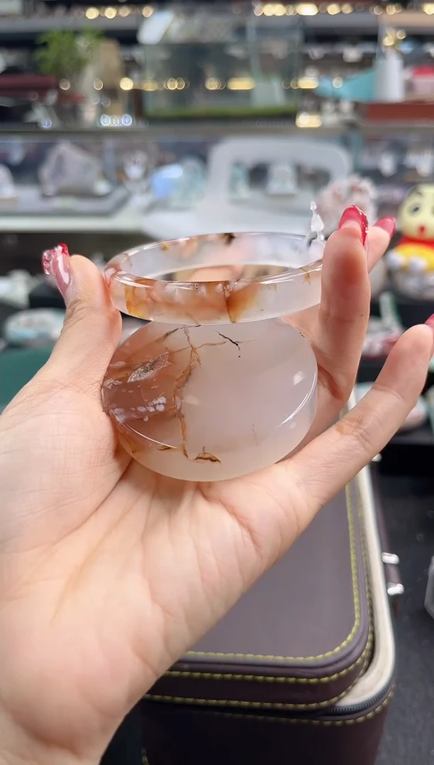 未镶嵌手镯石英质玉六*六圈口（赠品镯心）