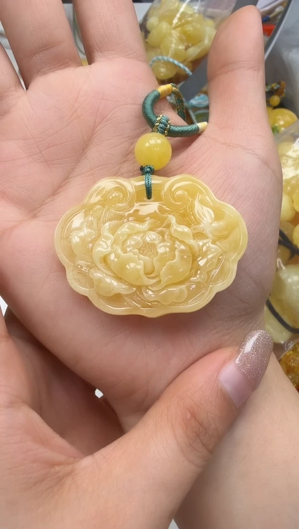 裸石琥珀未镶嵌如图