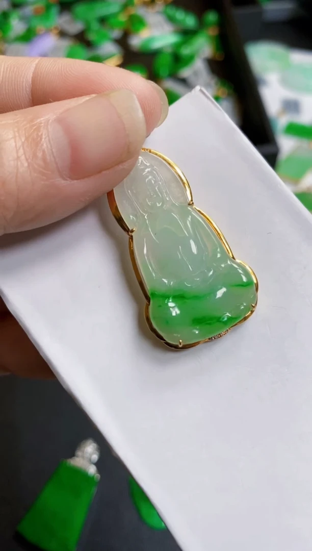 【闪购商品】翡翠颈饰18K金镶嵌观音