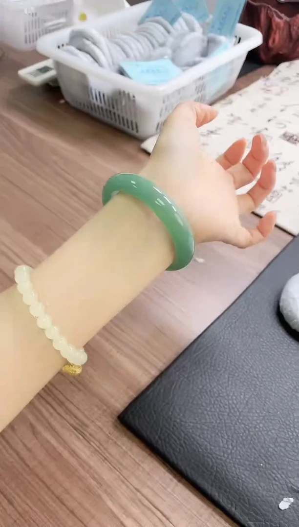 未镶嵌手镯石英质玉401-56