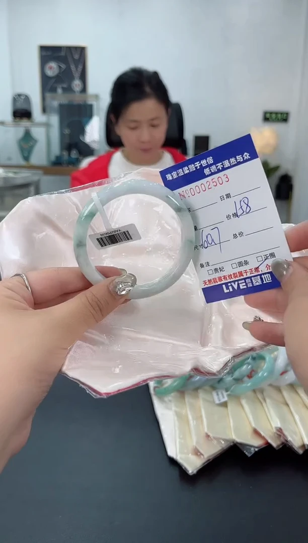 【闪购商品】翡翠手镯未镶嵌天然翡翠A货