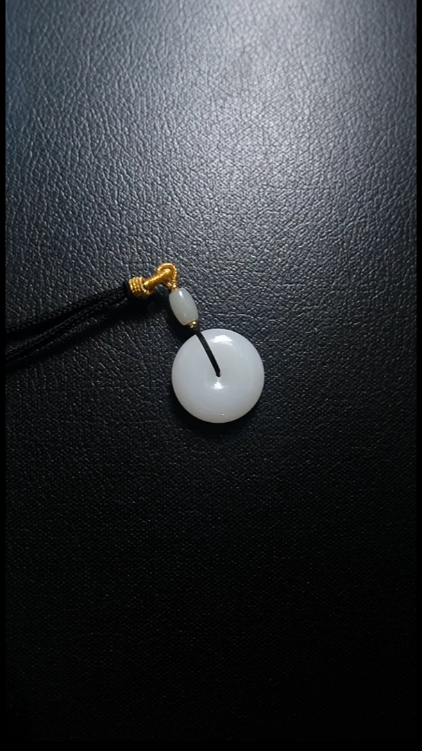 颈饰未镶嵌和田玉平安扣