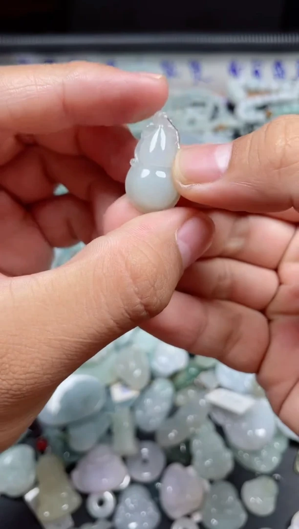 翡翠未镶嵌颈饰56