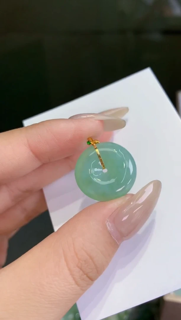 颈饰18K金镶嵌翡翠天然翡翠A货挂件