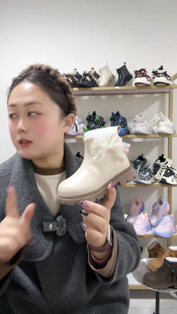 合成革女宝白色珍珠可爱款