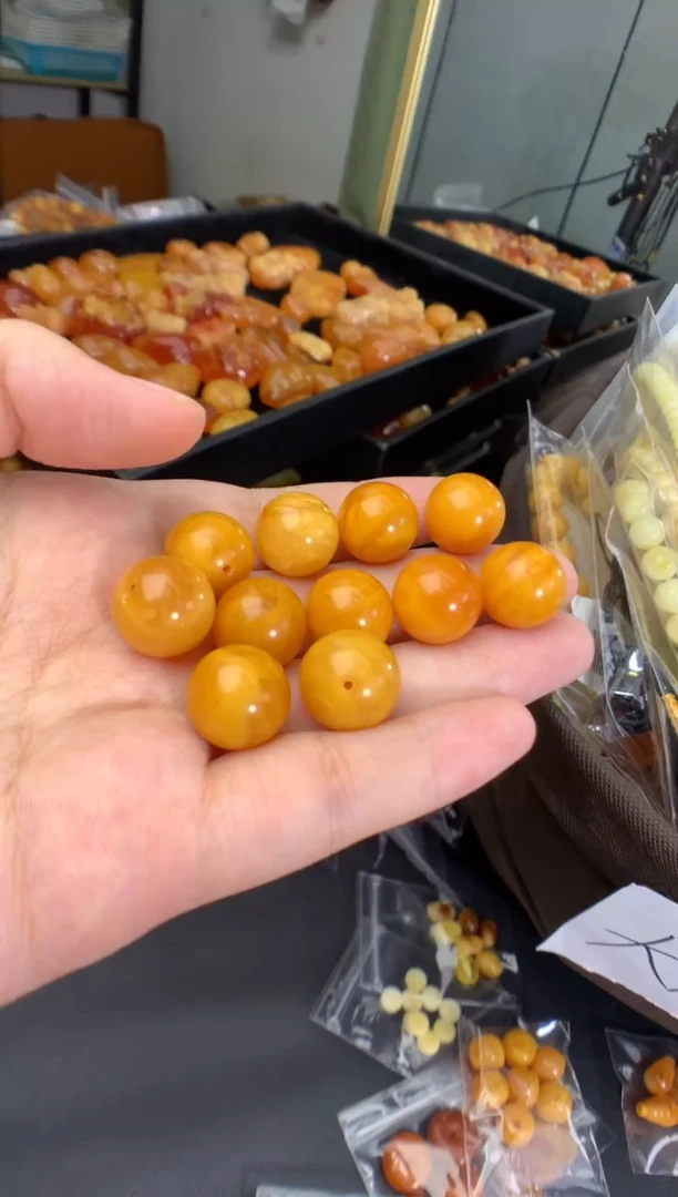 蜜蜡未镶嵌珠宝奇石多样性发一件