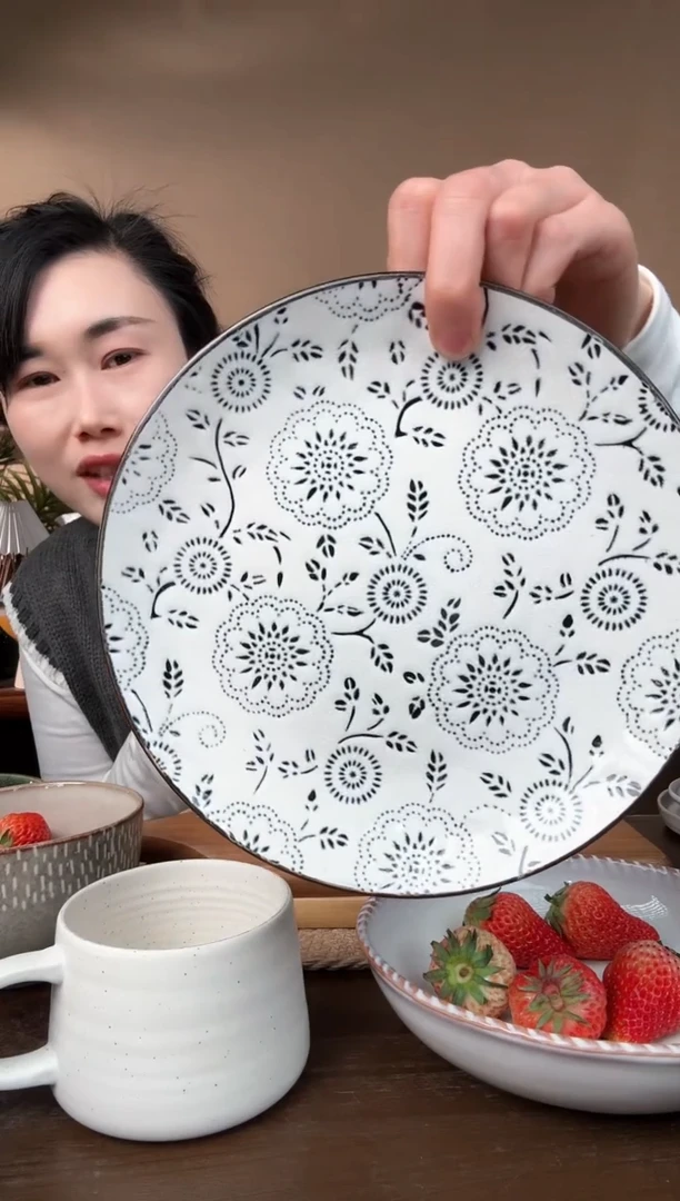 【闪购商品】瓷片8.5英寸手绘花小盘微瑕