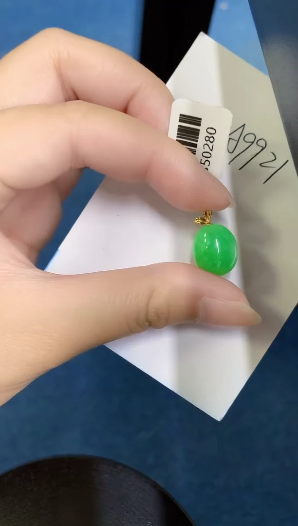 翡翠18K金镶嵌颈饰000000000
