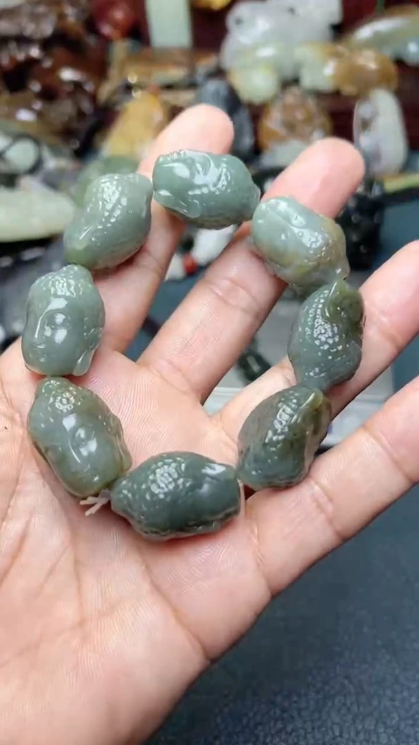 和田玉未镶嵌把件-