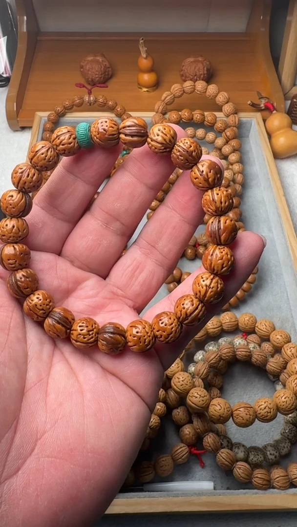 大叶紫檀（黑酸枝木类）桃核手串