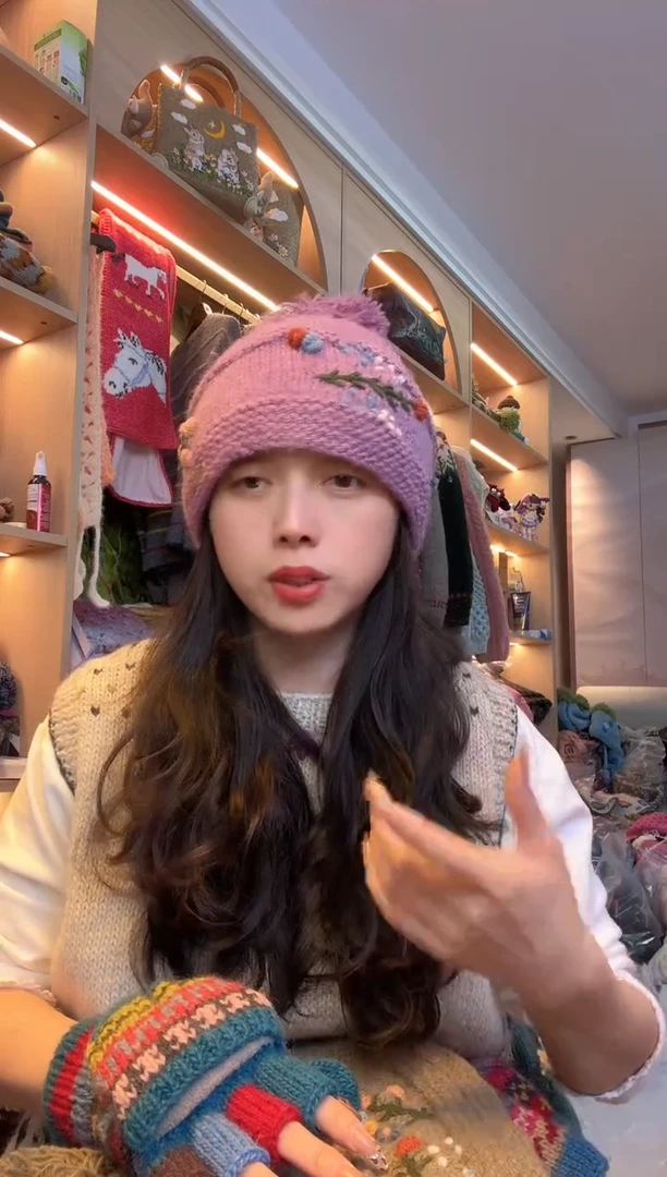 羊毛百羊毛紫色刺绣单球帽