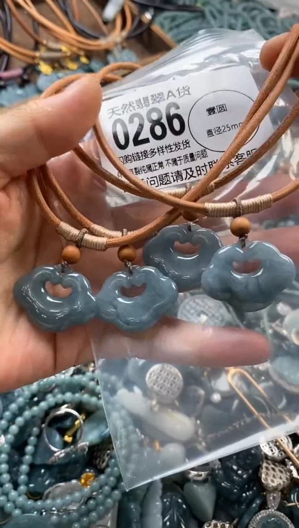 翡翠未镶嵌颈饰多样性发其一0286