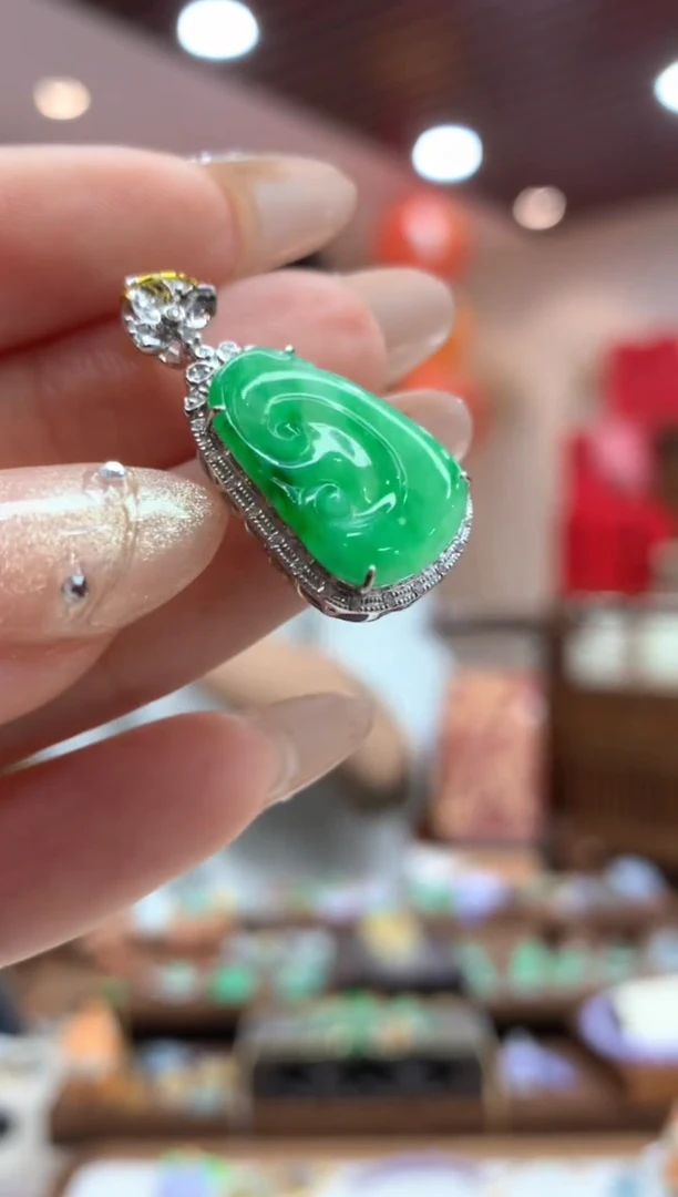 【闪购商品】翡翠吊坠(不含链)18K金镶嵌如意