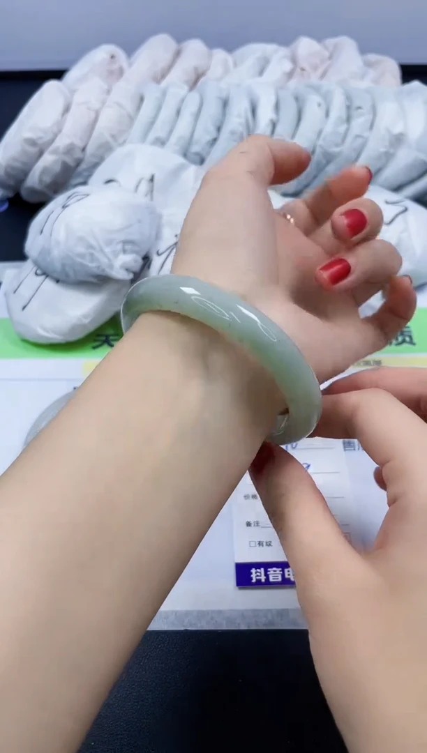 【闪购商品】石英质玉手镯未镶嵌170/58