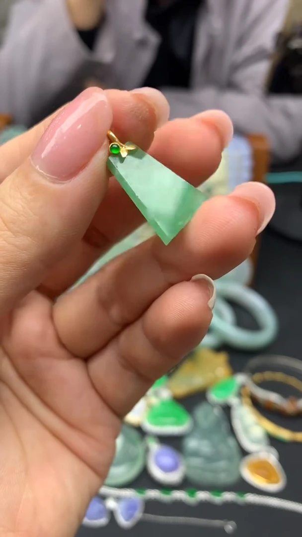 【闪购商品】翡翠颈饰18K金镶嵌36-天然翡翠