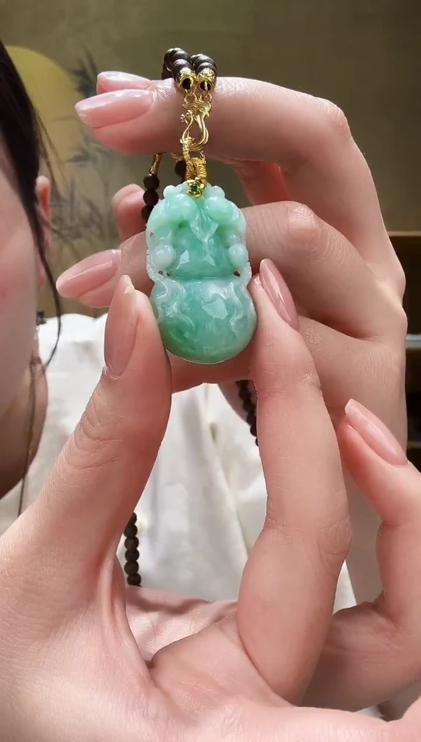 颈饰未镶嵌翡翠吊坠