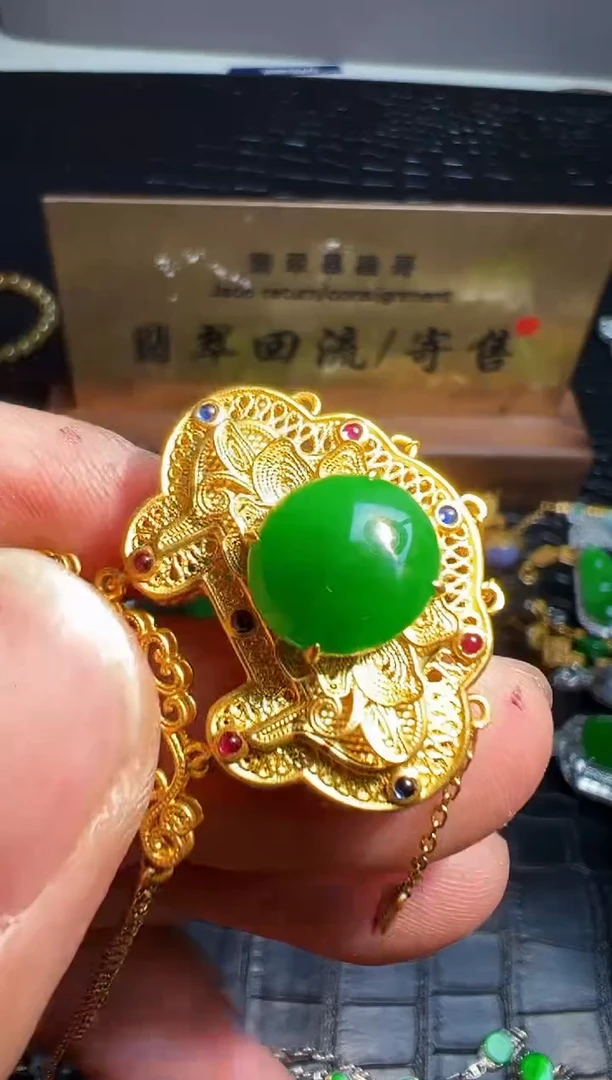 【闪购商品】翡翠颈饰18K金镶嵌翡翠回流