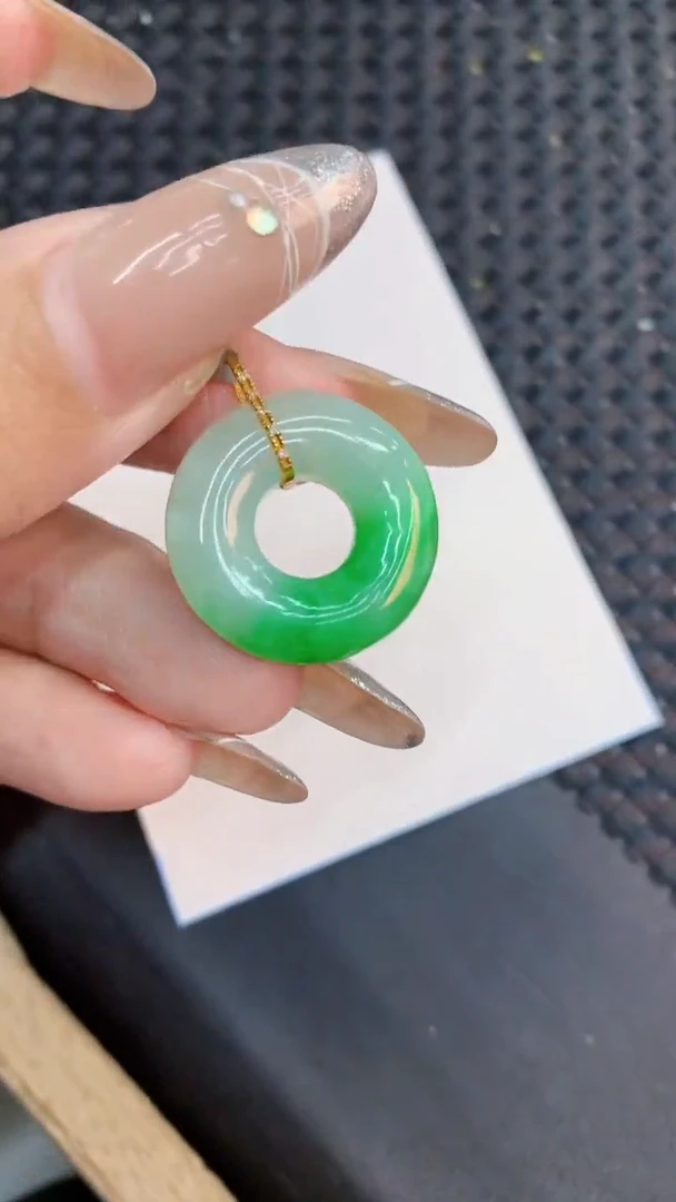 颈饰18K金镶嵌翡翠1