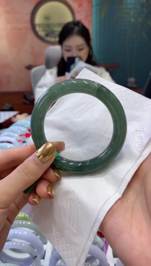 【闪购商品】翡翠手镯未镶嵌多人19107