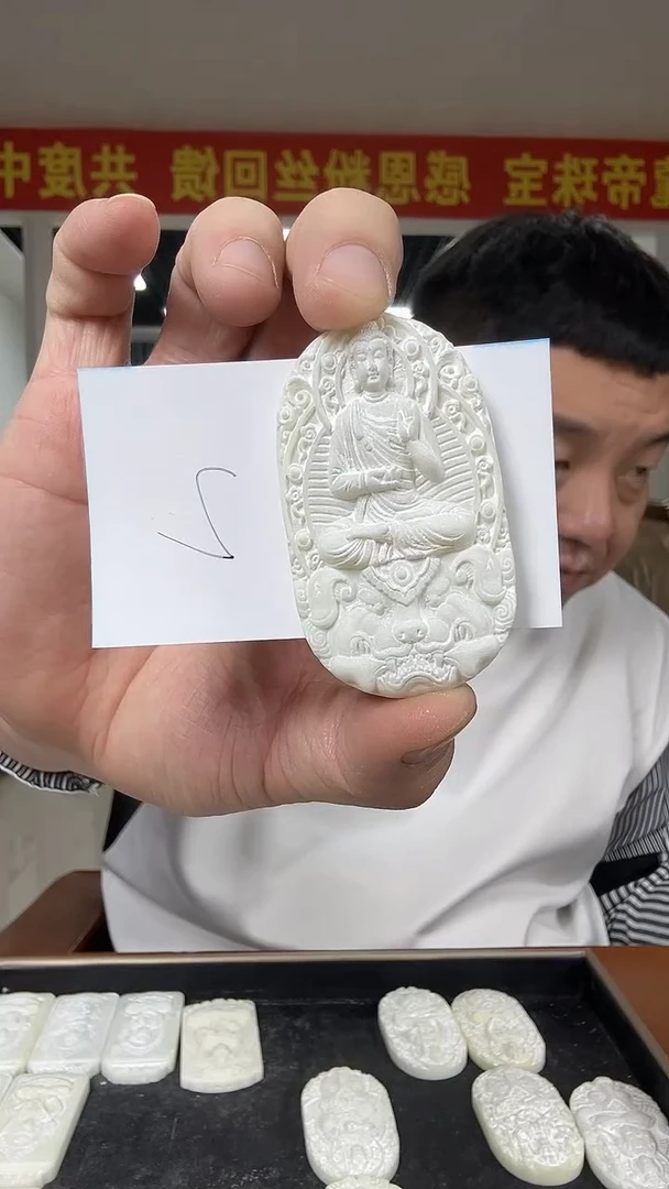 未镶嵌颈饰蓝田玉（蛇纹石化大理石玉）鹿**革多样性发货一件