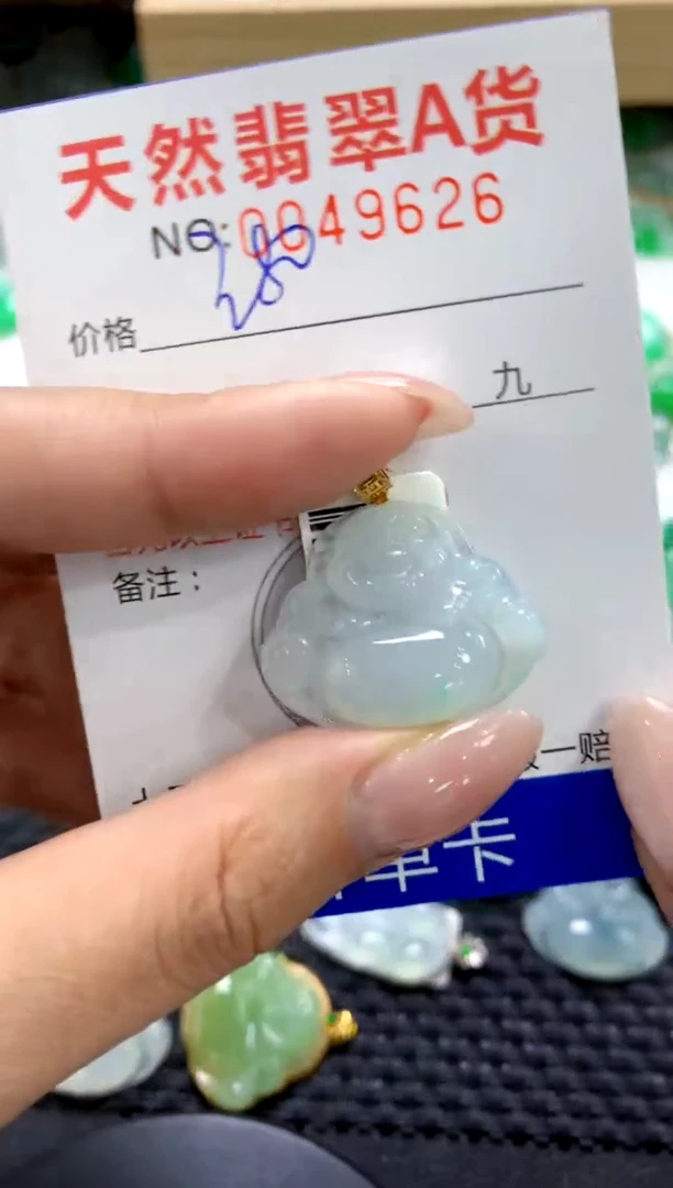 翡翠18K金镶嵌颈饰1111111111111111