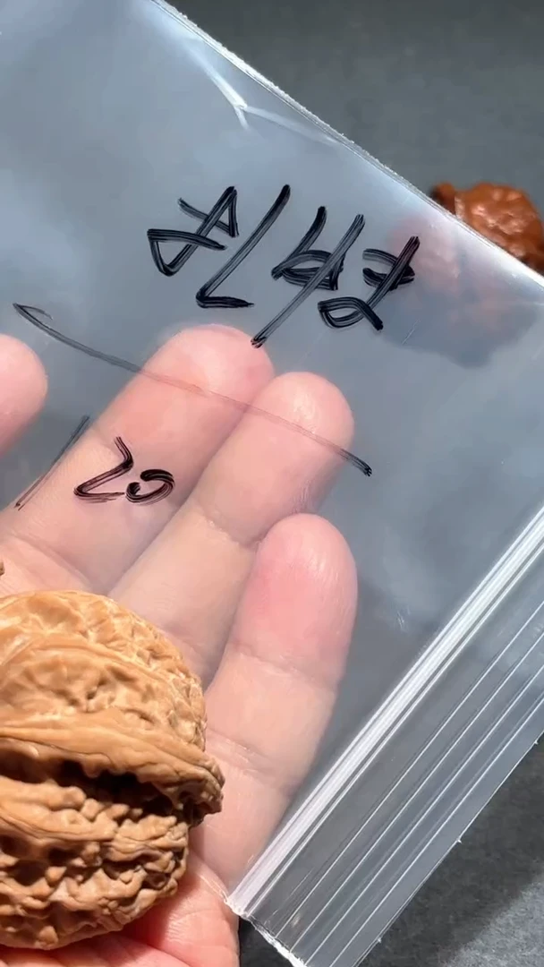 【闪购商品】文玩核桃吊坠白狮子