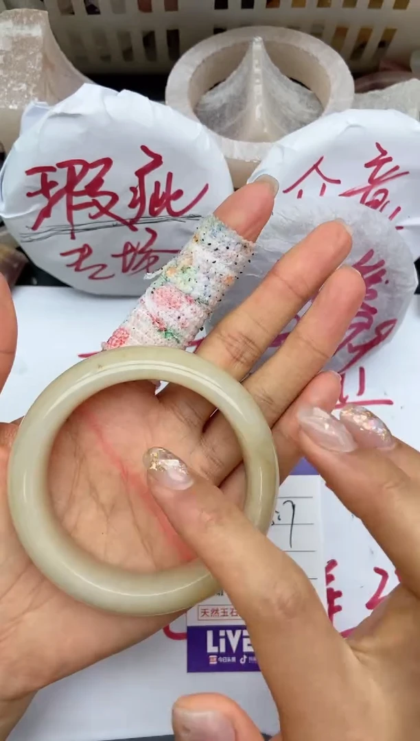 未镶嵌手镯石英质玉瑕疵A132+55/56