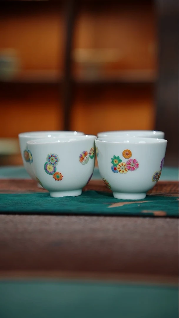 8-4皮球花品茗杯