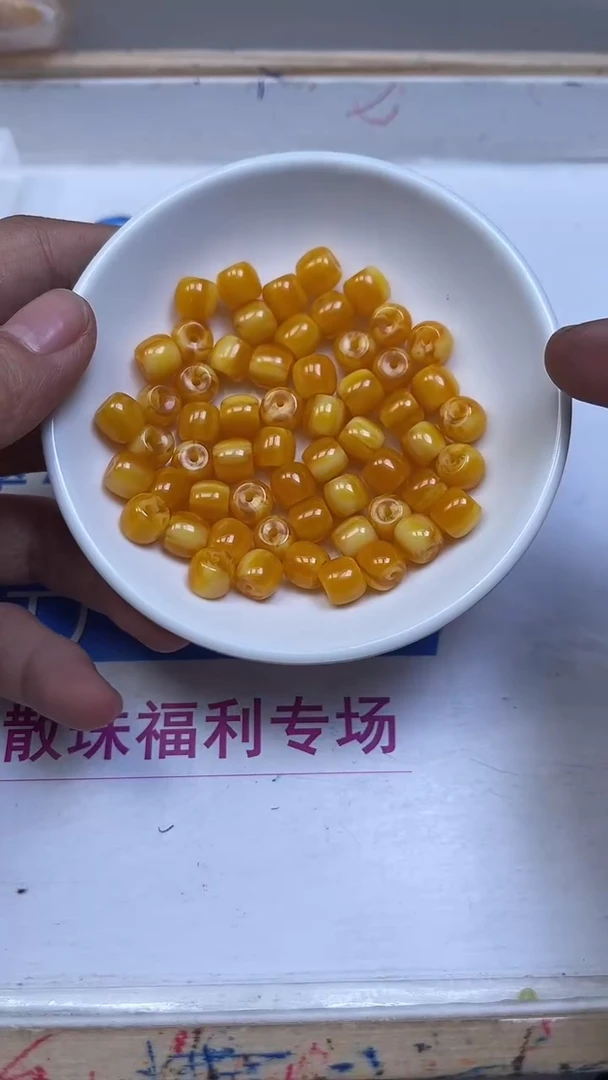 裸石蜜蜡未镶嵌A1625 鸡油黄蜜蜡7*8mm30个18元
