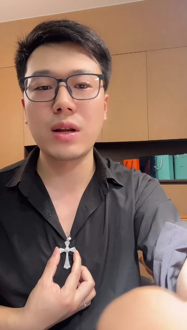 【闪购商品】钻石吊坠18K金镶嵌大十字架吊坠TG