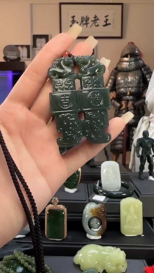 颈饰未镶嵌和田玉且末蓝吉祥玉鼎吊坠