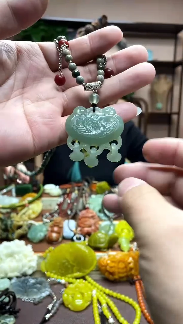 未镶嵌岫玉颈饰·