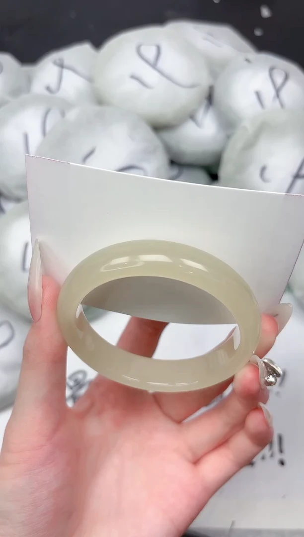 未镶嵌手镯石英质玉64-54.2