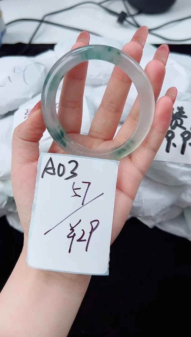 未镶嵌手镯石英质玉57圈口编号：A03