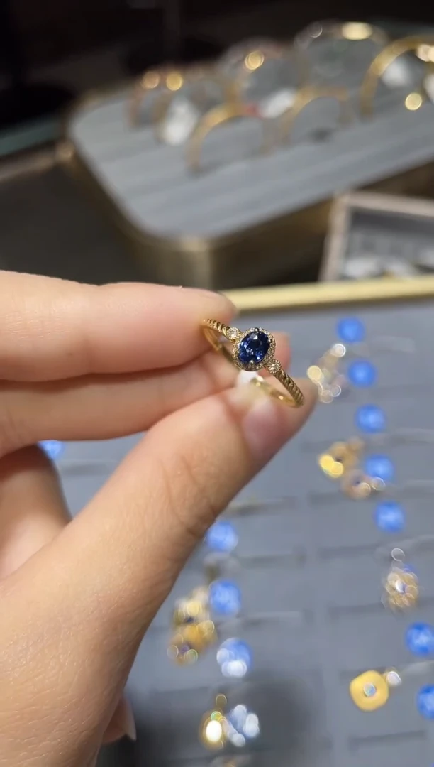 戒指蓝宝石18K金镶嵌1