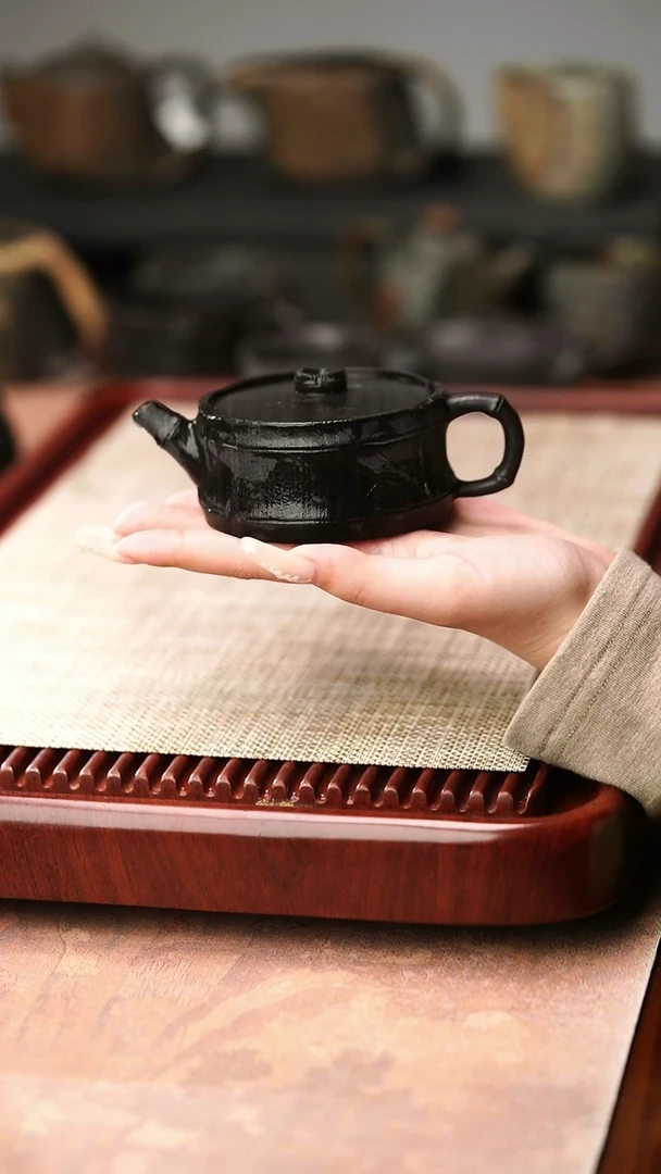 归玉堂冰碛岩重工雕刻扁竹节壶150cc