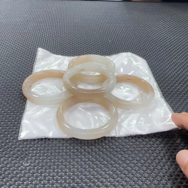 【老郑家】和田玉手镯一支(多样性发1件)