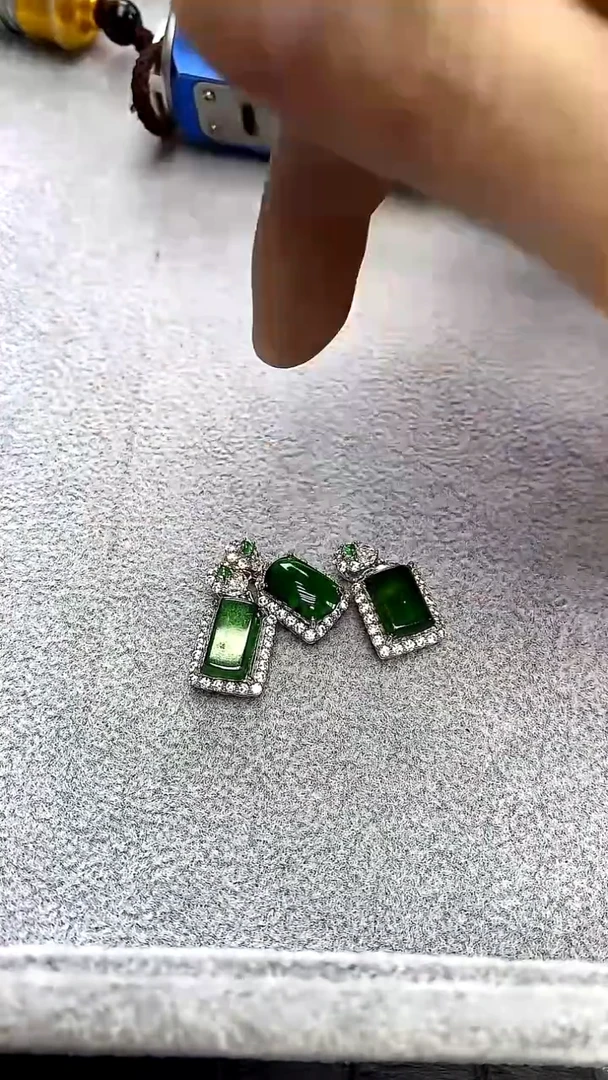 颈饰未镶嵌翡翠翡翠无事牌吊坠