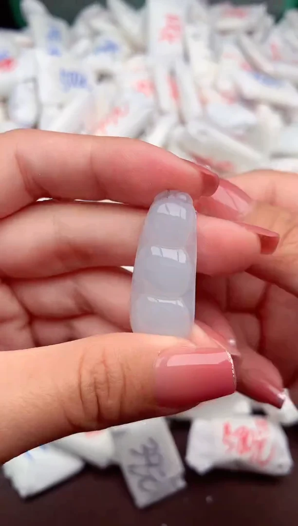 【闪购商品】翡翠挂件未镶嵌 一