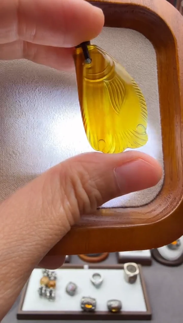 琥珀颈饰未镶嵌连年有余 鱼型佩