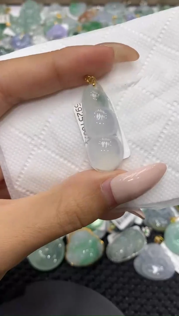 颈饰18K金镶嵌翡翠111111111111