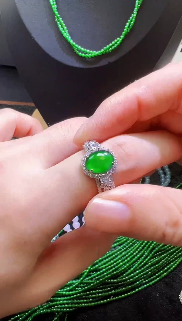 翡翠未镶嵌颈饰天然A货翡翠手镯01